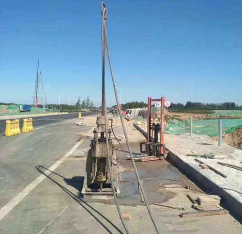 布尔津公路高聚物注浆加固